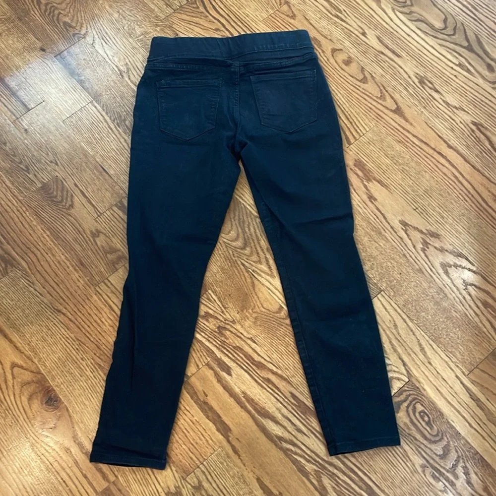 Women’s Super Skinny Old Navy Brand Mid Rise Jeans. Size 6S. Excellent Condition